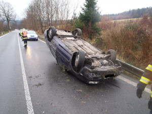 Silnici na Frýdlant v pátek zablokovala nehoda u přehrady Mlýnice