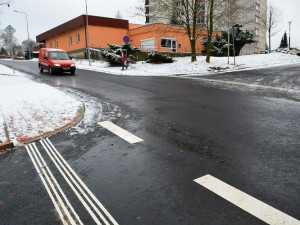 Na Aloisině výšině je po dvou letech dokončena oprava  ulice
