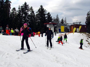 První lyžování v Rejdicích na Jablonecku přilákalo asi sto lidí