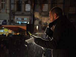 Na "Benešáku" se rozsvítil vánoční strom, letos napoprvé