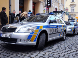 Kamery, nové radiostanice i lustrace přes tablet. Policie vybavila auta moderními technologiemi