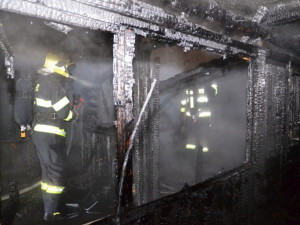 Noční požár ve Wintrově ulici v Liberci zaměstnal pět jednotek hasičů