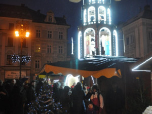 Na náměstí u radnice začaly adventní trhy