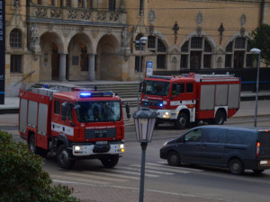 Dým stoupající z muzea vyděsil Liberečany, hasiči si pro cvičení připravili autentické podmínky