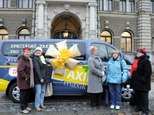 Ulice Liberce bude brázdit taxík pro seniory, za 30 korun vás odveze na úřad nebo třeba k lékaři