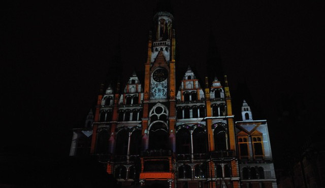 VIDEO: Radnice se oblékla do světelné show