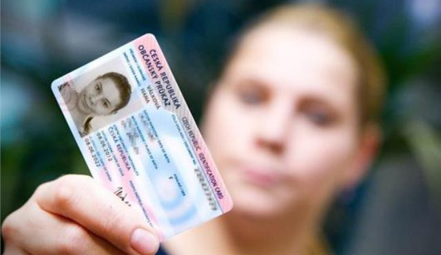 Na konci roku si lidé kvůli odstávce nevyřídí nové občanské průkazy ani cestovní pasy