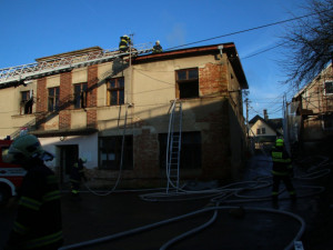 U rychlostky na Turnov hořela bývalá hospoda U Dědečků