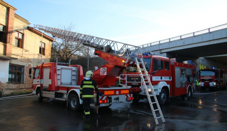 U rychlostky na Turnov hořela bývalá hospoda U Dědečků