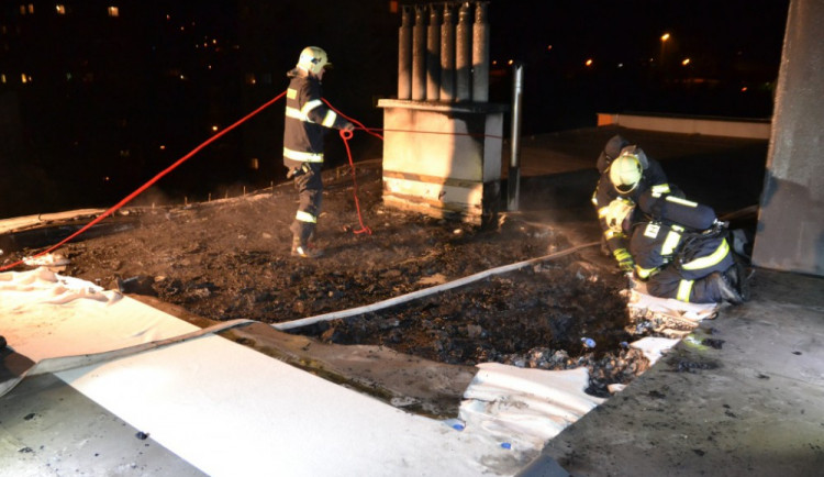 Silvestrovská noc ve znamení požárů. Hořelo v Semilech i Mníšku