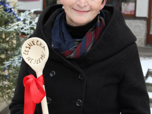 „Nakonec této možnosti využili tři provozovatelé harrachovských restaurací, kteří se nebáli poměřit um svých kuchařů s konkurencí. O tom, kdo z nich uvařil nejlepší česnečku, rozhodovali zájemci z řad veřejnosti,“ řekla referentka cestovního ruchu a propa