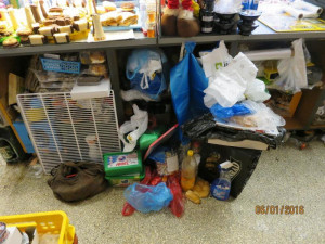 Nepořádek a špína. Inspekce zavřela samoobsluhu v Jablonci nad Nisou