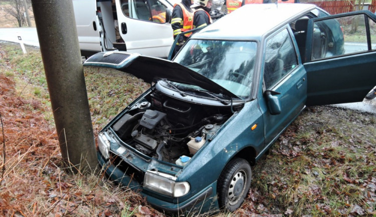 Vrtulník letecké záchranné služby zasahoval u nehody v Mníšku