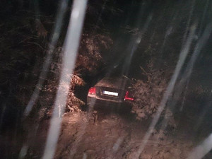 Sněžení komplikuje dopravu v horských oblastech, na Ještědu havarovalo několik aut
