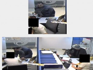 Pachatel (bez čepice) společně se svědkem události nebo svým známým (v kšiltovce)