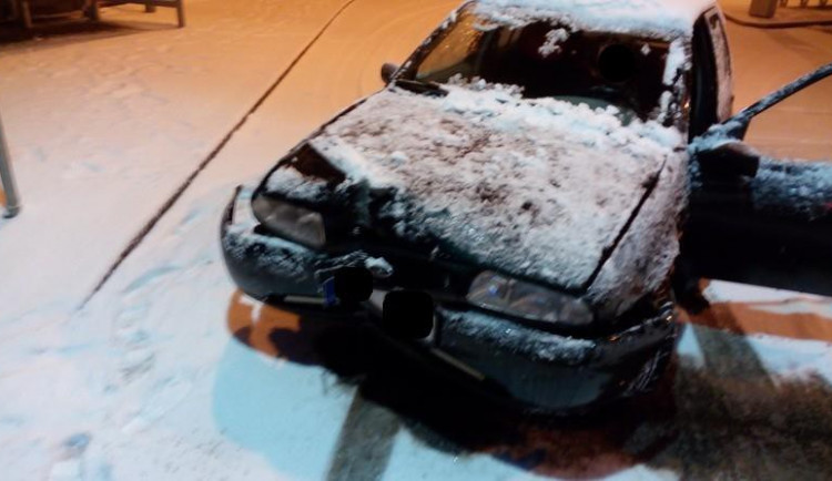 Takhle vypadalo auto po noční výpravě jeho majitele.