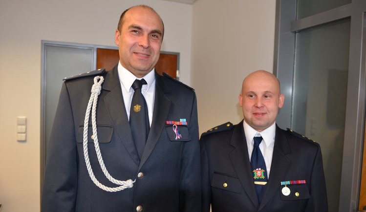 Dobrovolné hasiče vyznamenal hejtman za mimořádné nasazení u požáru Agby v Turnově