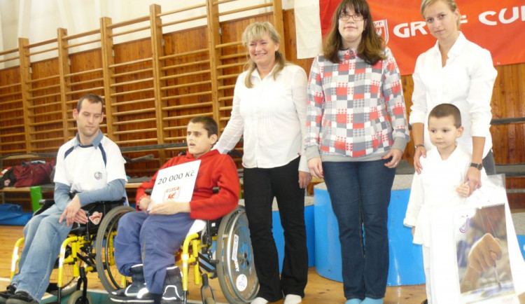 Výtěžek ze závodů věnoval Gryf Jedličkovu ústavu