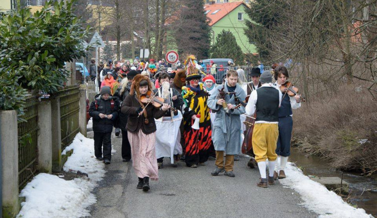 Průvod v Harcově.