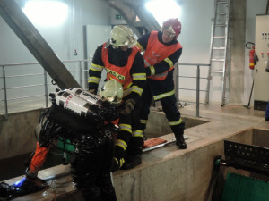 Panda sjela do náhonu Jizery, její řidič v nemocnici zemřel