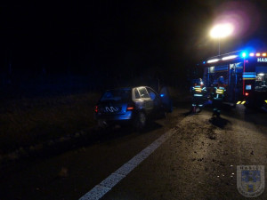 U Hrádku nad Nisou se v neděli večer střetla dvě auta a motocykl