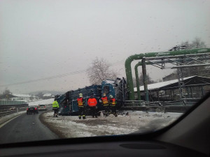 Nehoda popelářského vozu mezi Libercem a Jabloncem