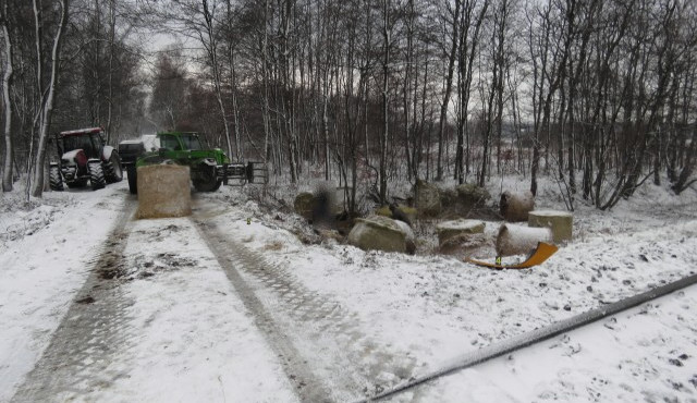 Traktorista vjel přímo před rozjetý vlak, nezranil se on ani strojvůdce