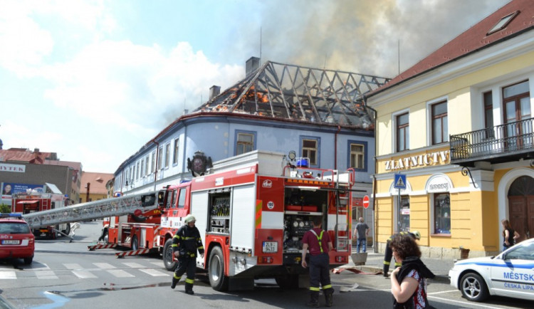 Česká Lípa usiluje o záchranu Kounicova domu, který loni vyhořel