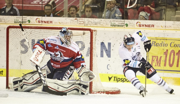 Tygři zlomili odpor Pardubic a vyrovnali rekord v počtu výher!