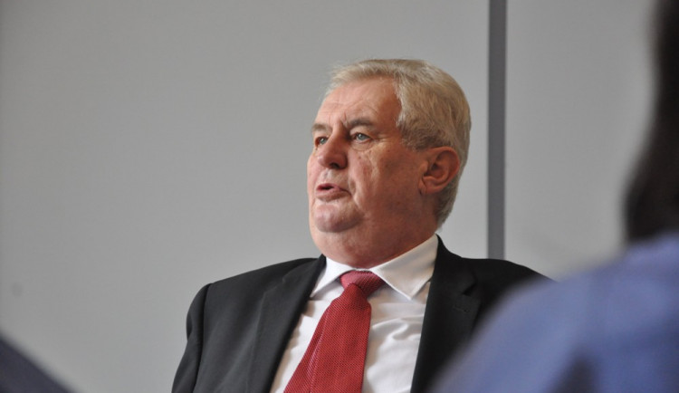 Miloš Zeman dnes zahájí třídenní návštěvu Libereckého kraje. Pohovoří se studenty i občany Hodkovic