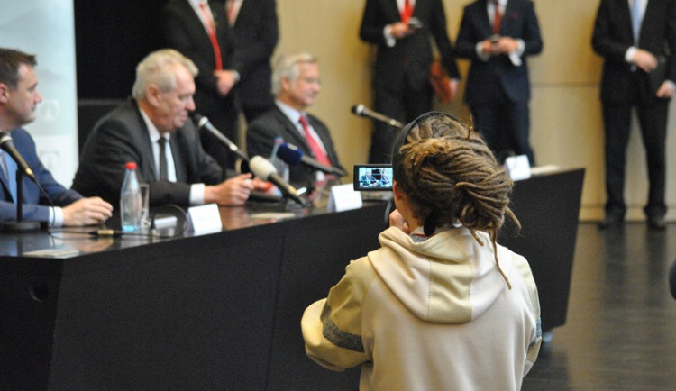 Zeman přislíbil, že pomůže při jednání o výjimce pro Ještěd