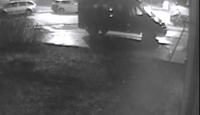 Po této dodávce pátrají policisté.