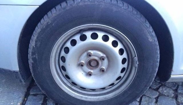 Náměstka primátora Jana Korytáře chtěl kdosi vystrašit, povolil mu všechny šrouby na kole