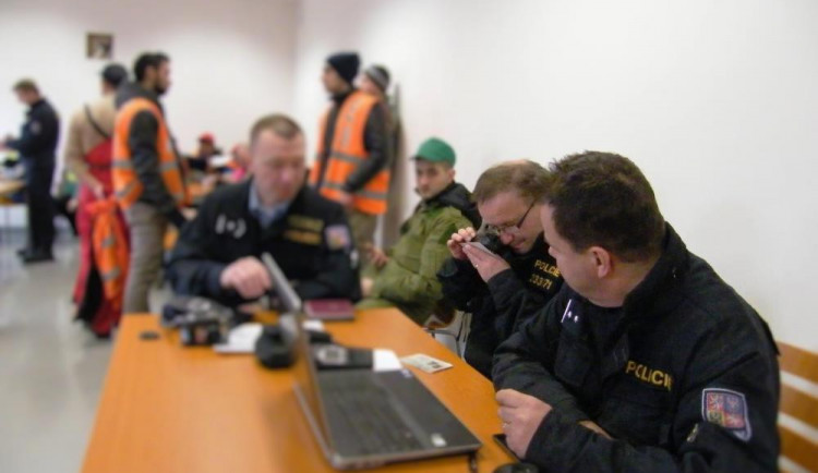 Zákon o pobytu porušilo přes 50 cizinců z jedné firmy