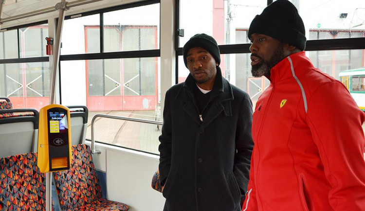 Nigerijská delegace se přijela inspirovat do Liberce. Zajímalo ji bezkontaktní placení jízdného