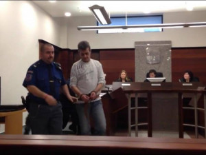 VIDEO: Za 11 bodných ran mu hrozí i výjimečný trest. U soudu stanul muž obviněný z vraždy ve Vratislavicích