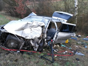 Vážná nehoda uzavřela silnici z České Lípy do Mimoně