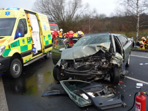 Vážná nehoda uzavřela silnici z České Lípy do Mimoně