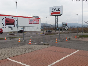 Bauhaus omezil vjezd do obchodního domu Kika