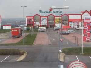 Bauhaus omezil vjezd do obchodního domu Kika