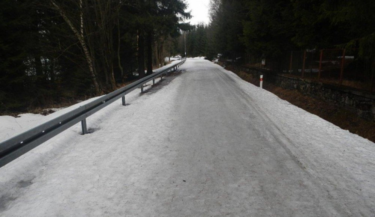 Aktuální stav silnice kolem přehrady Souš