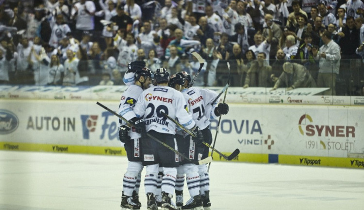 Tygři po tuhé bitvě rozhodli opět ve třetí třetině a v semifinále vedou už 2:0