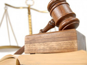 Obžalované z podvodu s nábytkem pro vysokoškolské koleje soud osvobodil
