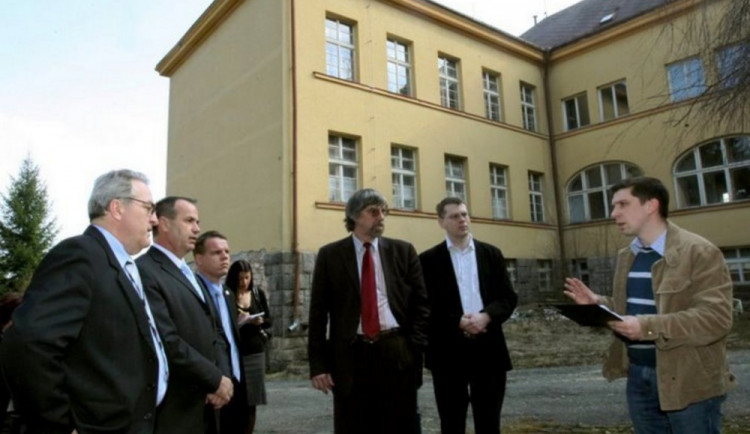 Bývalé vedení kraje plánovalo v bývalé porodnici hospic