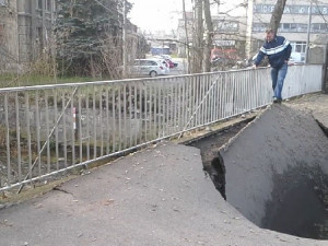 VIDEO: Ve Vratislavicích nad Nisou se propadl most do řeky Nisy