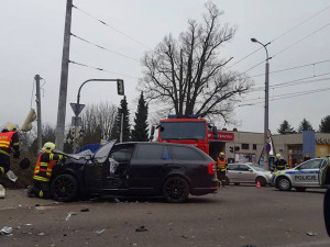 Křižovatku v Hanychově blokovala nehoda. Řidička nedala přednost přijíždějícímu náklaďáku