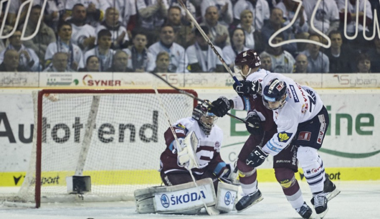 Klimkovo kopnutí bruslí podle Dernera do hokeje nepatří