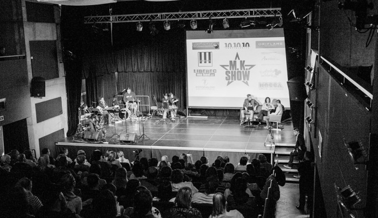 Miss Gabriela Franková a komik Dominik Heřman Lev. Další M.K. Show je za dveřmi