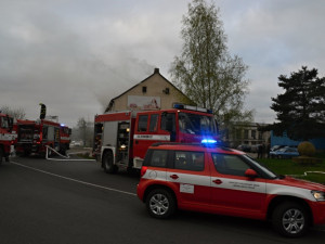 Požár motorestu zaměstnal dobrovolné i profesionální hasiče