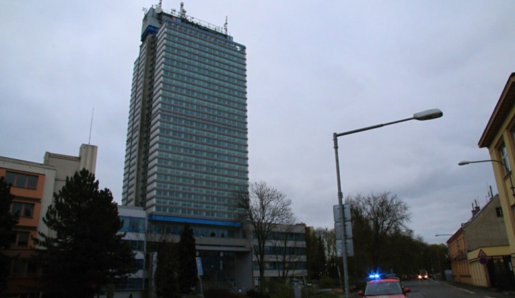 V kufříku výbušnina nebyla, krajský úřad už opět normálně funguje